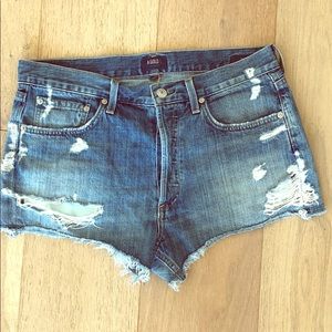 A Gold E Parker denim shorts. Size 27.
